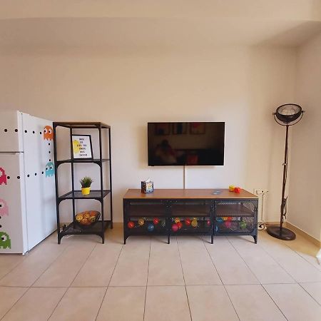 דירות אתונה Popart -Spacious 3Rdfl 1Bdr W/Balcony/View מראה חיצוני תמונה